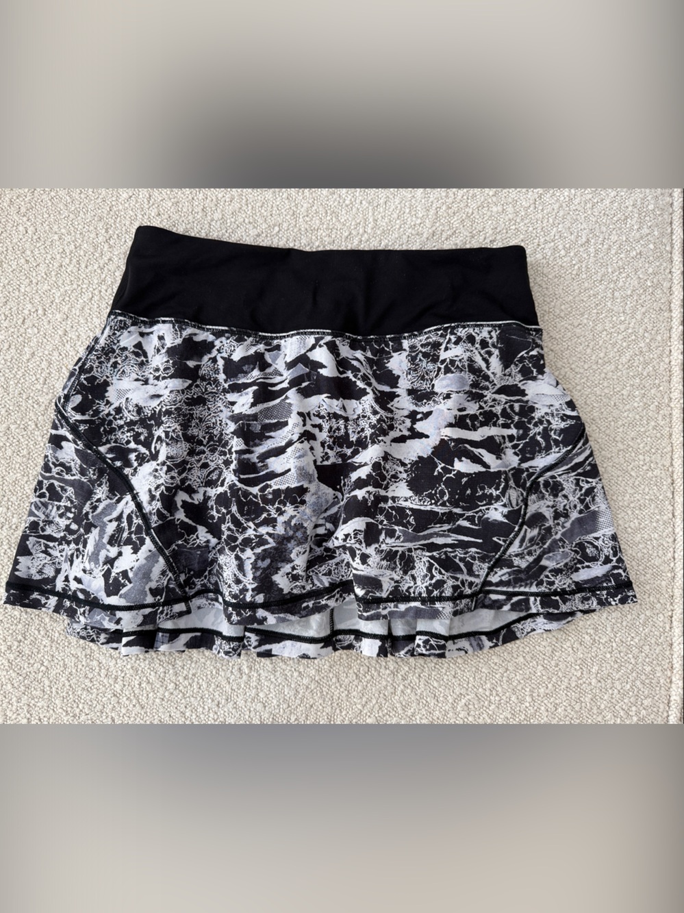 Lululemon Skirt sz 2 like new